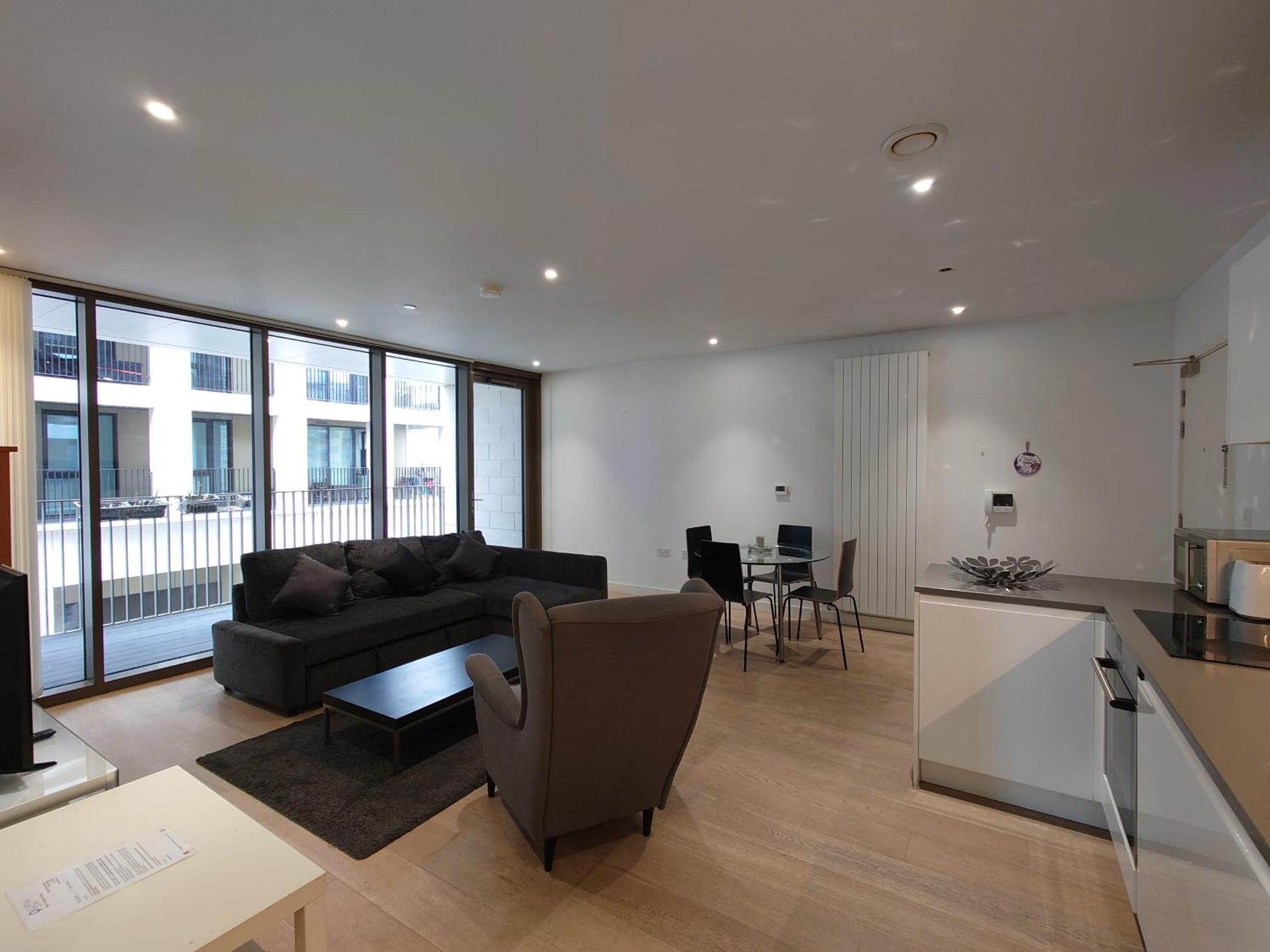 Fully Serviced One Bed In Rw Apartment London