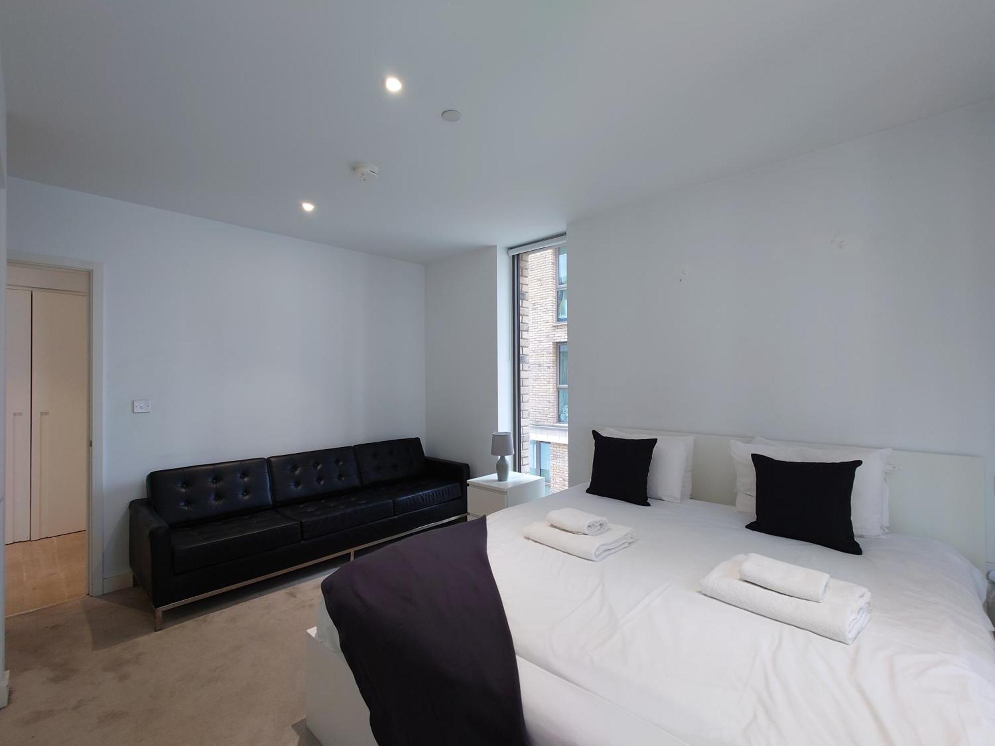 Fully Serviced One Bed In Rw London