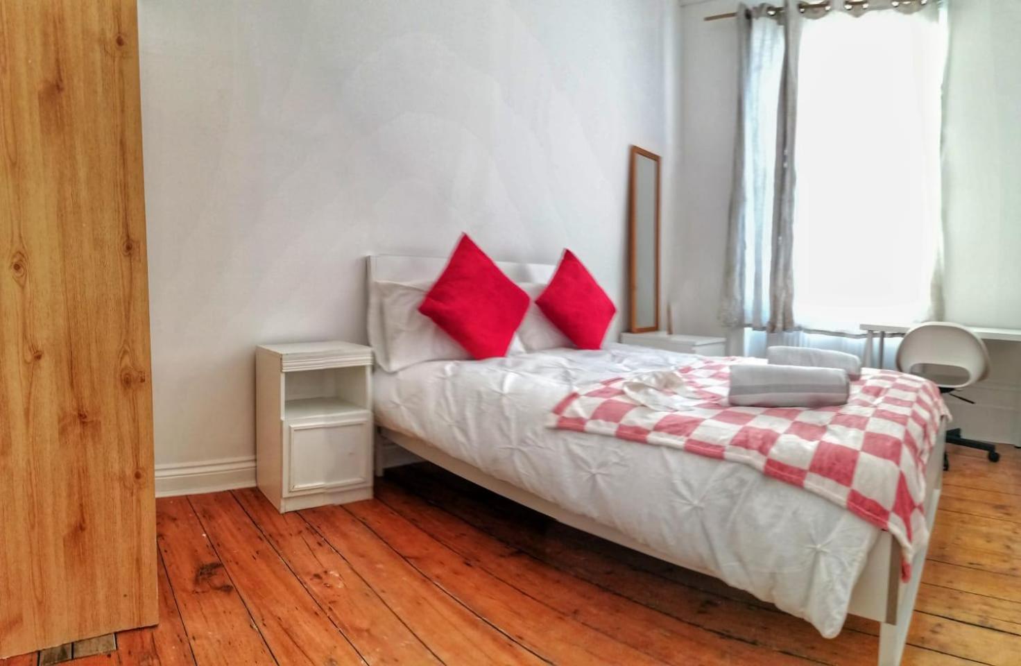 5 Bedrooms House In King's Cross
