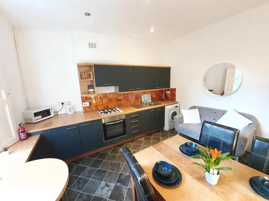 5 Bedrooms House In King's Cross Holiday home