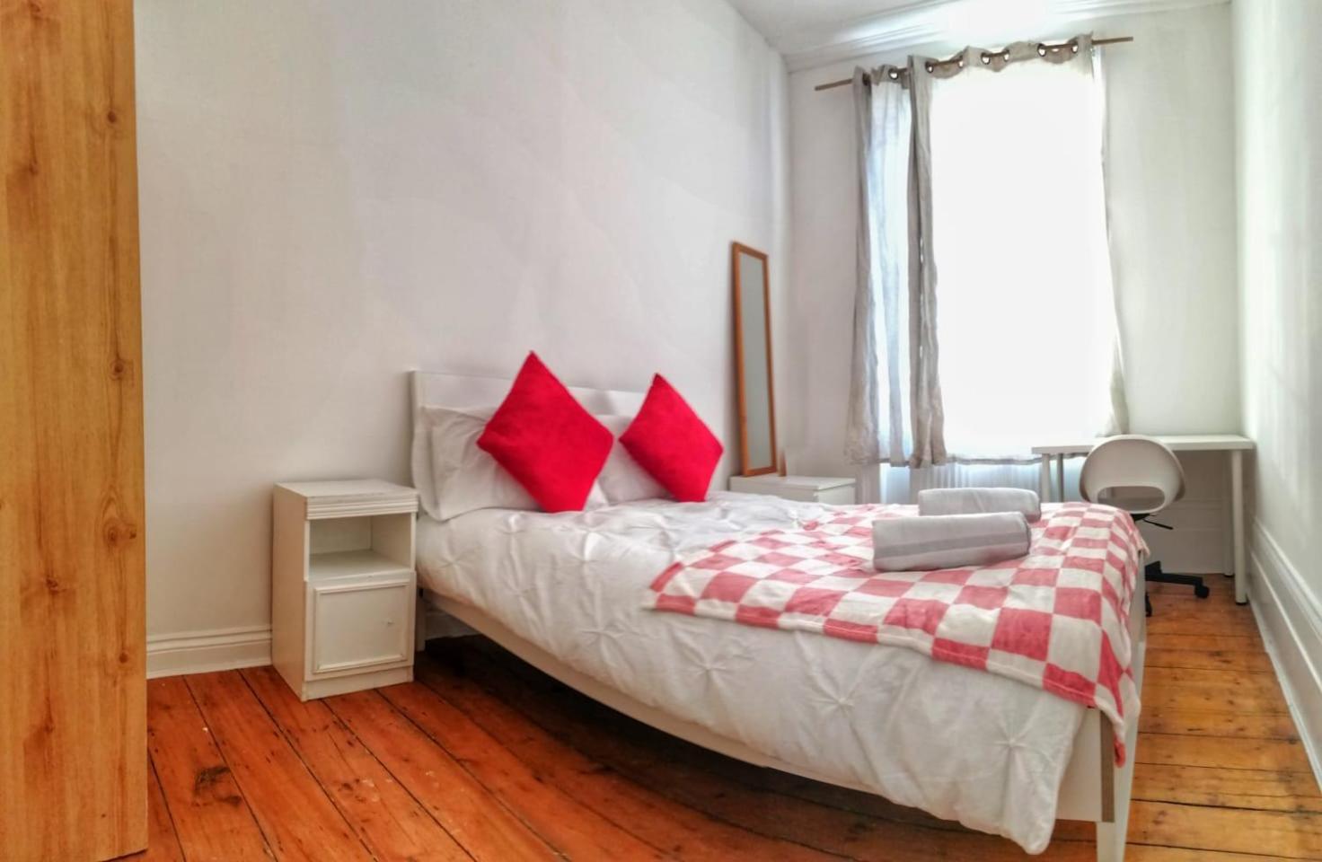 Holiday home 5 Bedrooms House In King's Cross