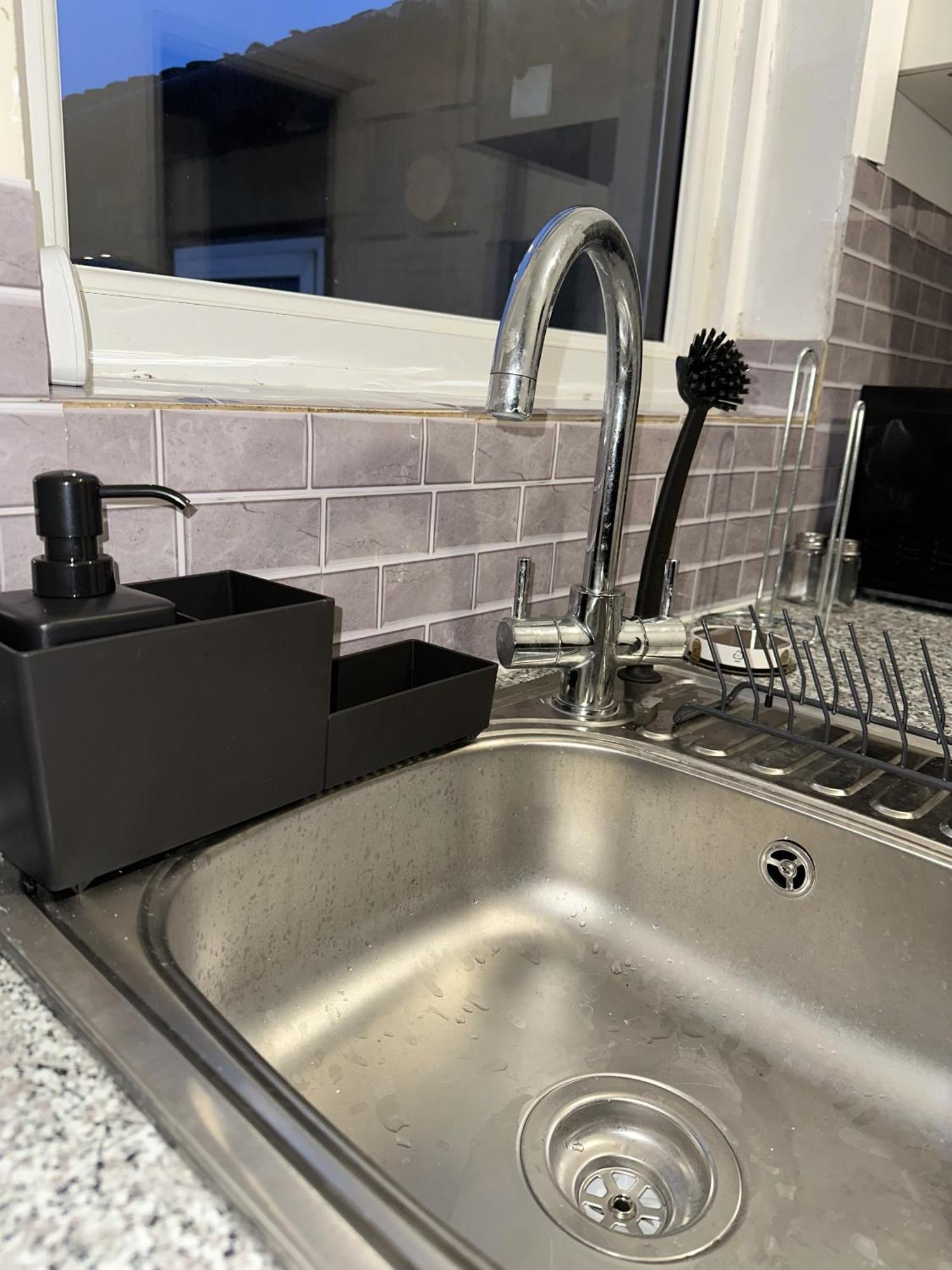 Holiday home Cozy 2 Bed In Ilford- Contractors & Groups Welcome *
