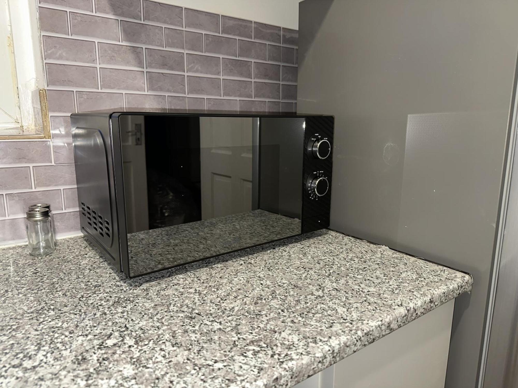 Cozy 2 Bed In Ilford- Contractors & Groups Welcome Holiday home *