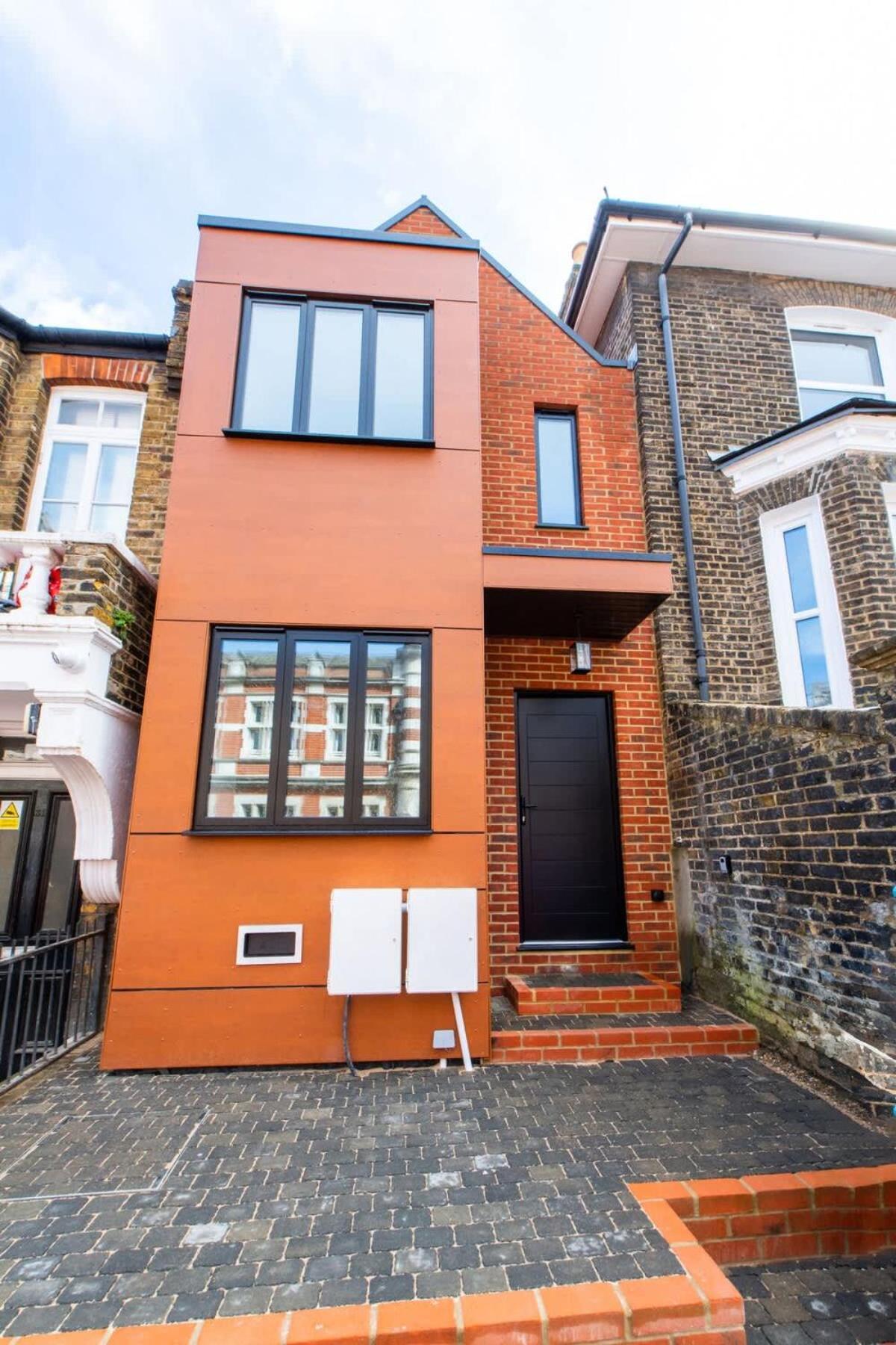 Beautiful Modern Eco Friendly 2 Bed House With Garden - *