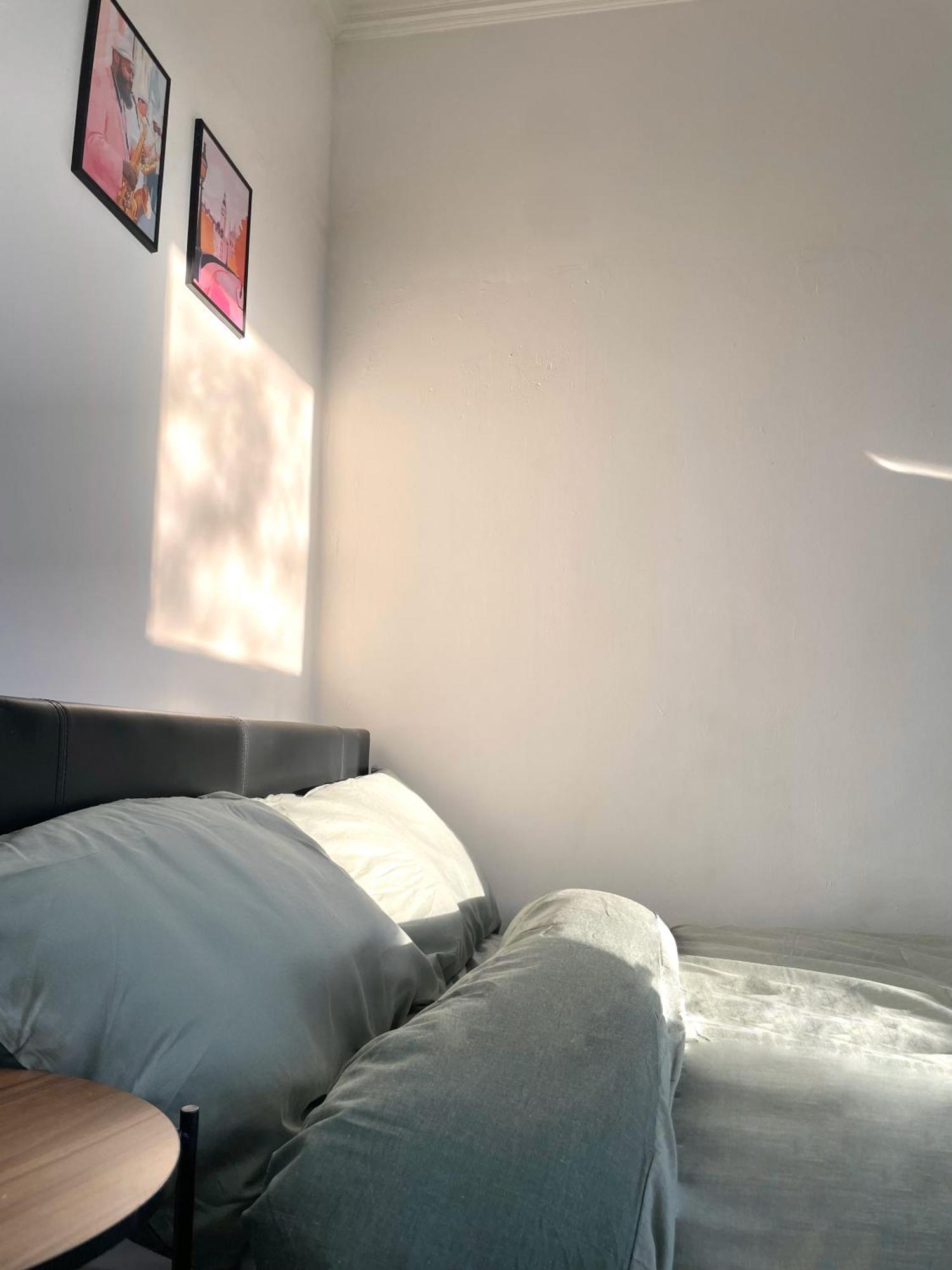 Gjestgiverier Cosy Double A Stones Throw From Wembley Stadium London