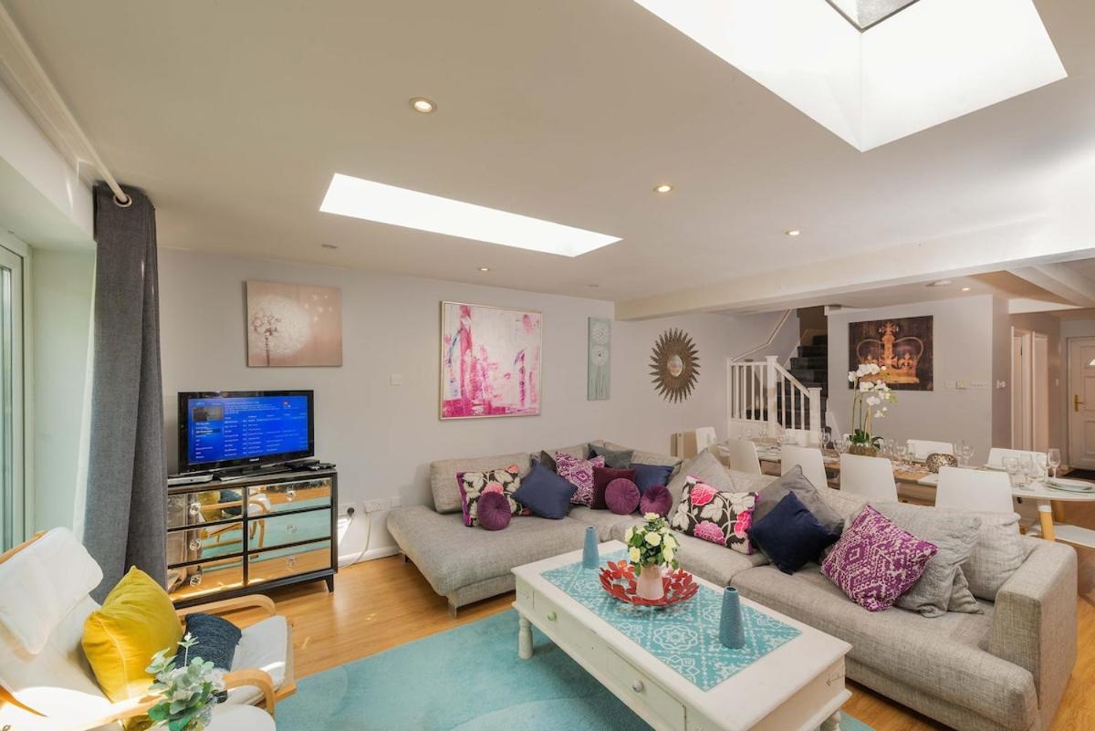 Holiday home Great Large 4bed House Near Tube Sleeps 7 -perfect For London