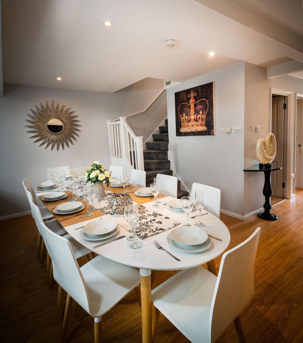 Holiday home Great Large 4bed House Near Tube Sleeps 7 -perfect For *
