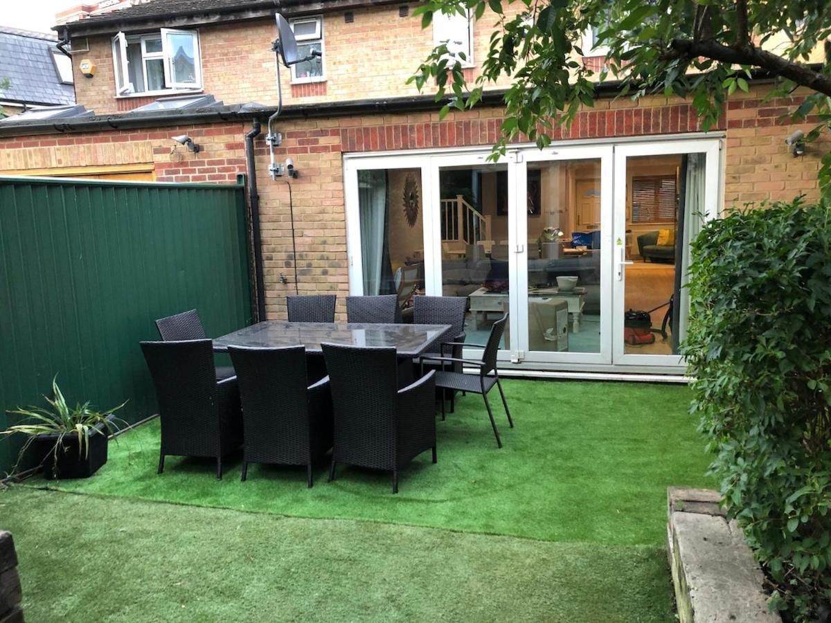 Great Large 4bed House Near Tube Sleeps 7 -perfect For Holiday home