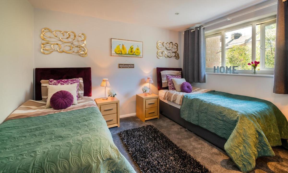 Great Large 4bed House Near Tube Sleeps 7 -perfect For Holiday home