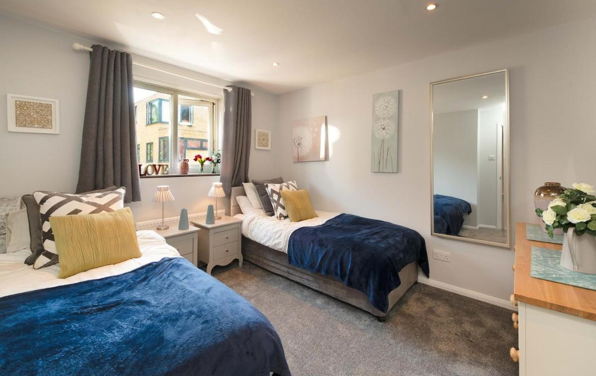 Great Large 4bed House Near Tube Sleeps 7 -perfect For *