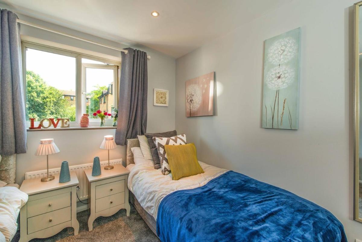 Great Large 4bed House Near Tube Sleeps 7 -perfect For Holiday home London