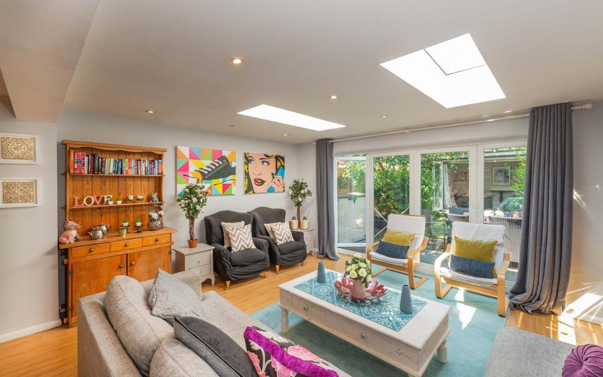 Great Large 4bed House Near Tube Sleeps 7 -perfect For Holiday home London