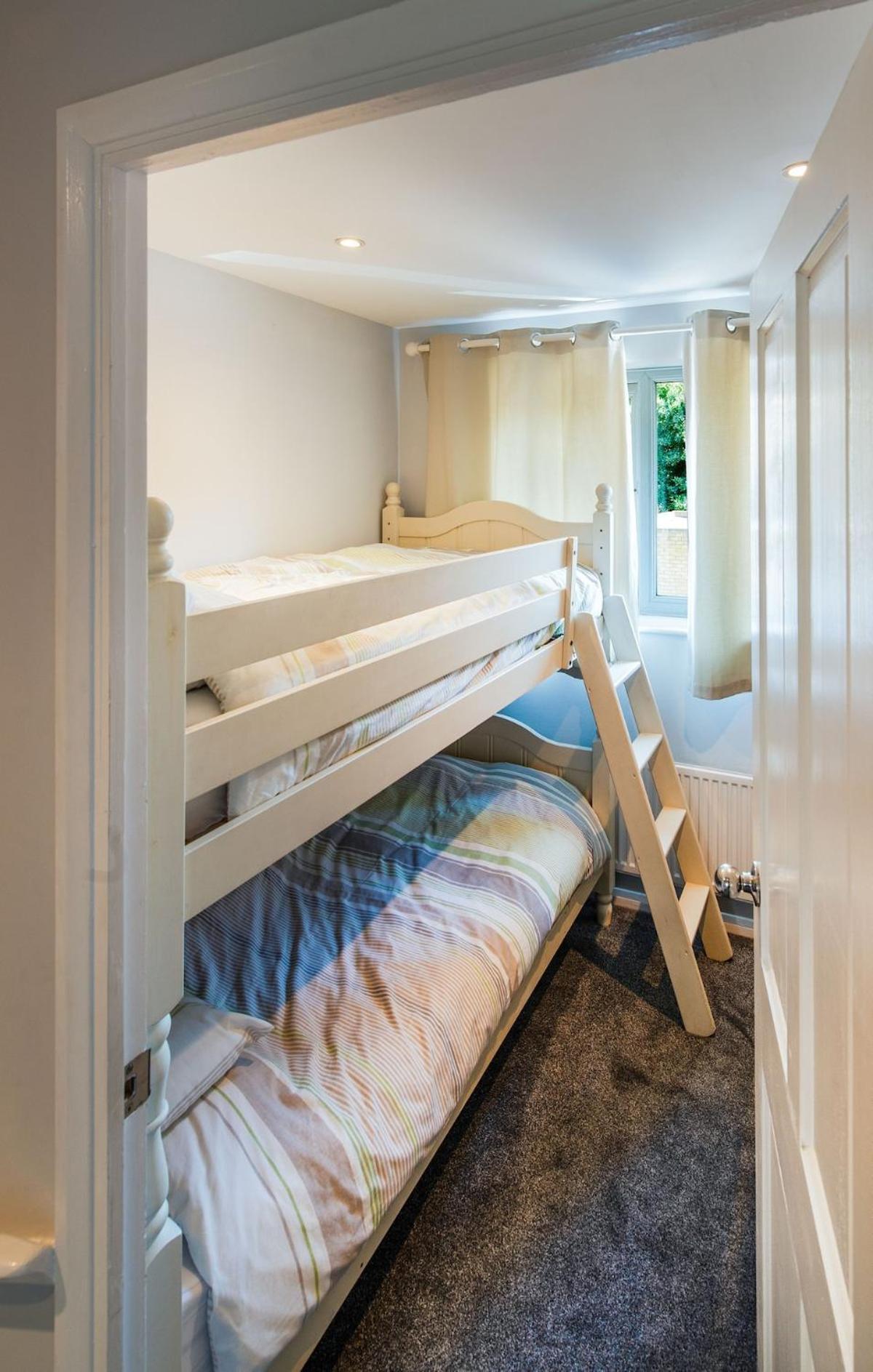 Holiday home Great Large 4bed House Near Tube Sleeps 7 -perfect For London