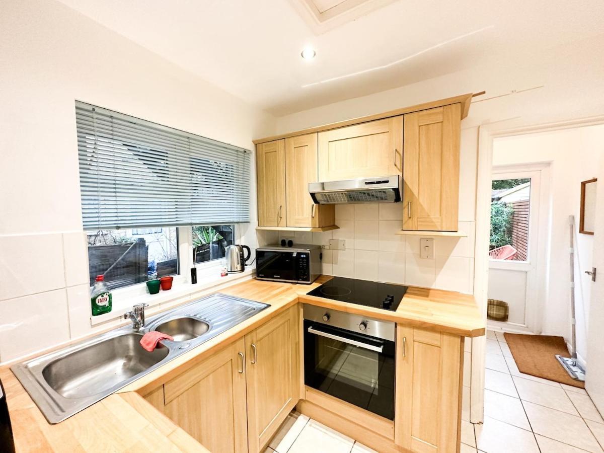 Stylish Kennington Near Tube With King Bed And Garden Apartment