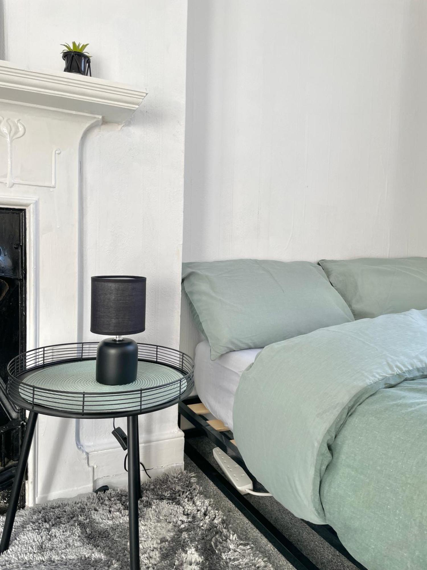 Gjestgiverier Cosy Double A Stones Throw From Wembley Stadium