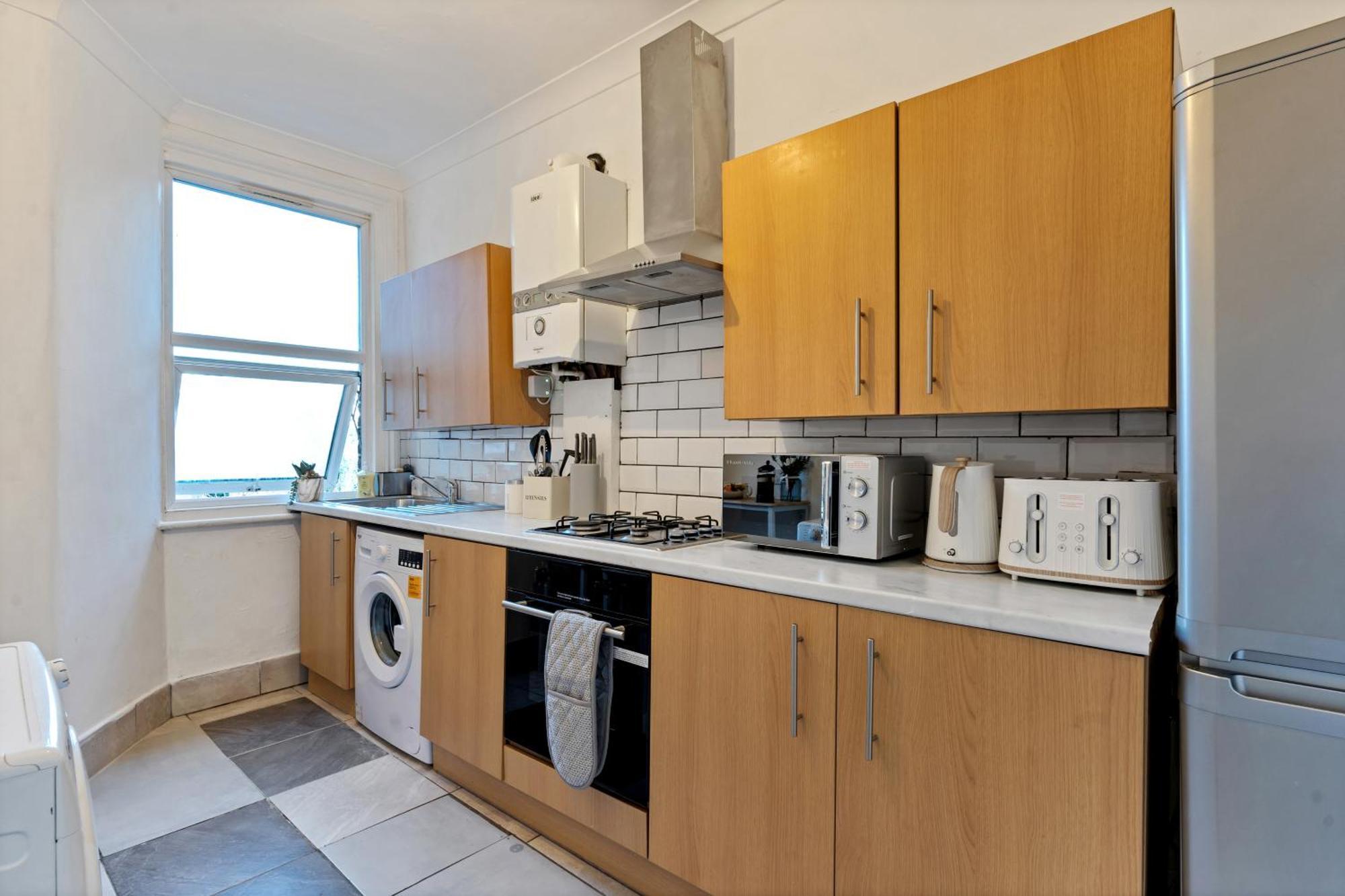 2 Bed Serviced Streatham London