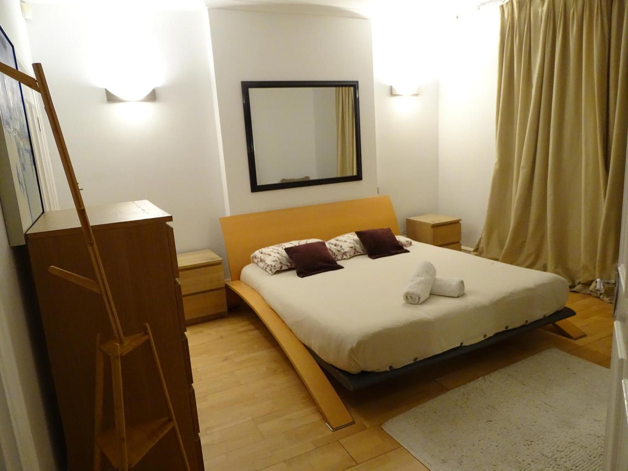 Large En-suite Hyde Park Homestay London