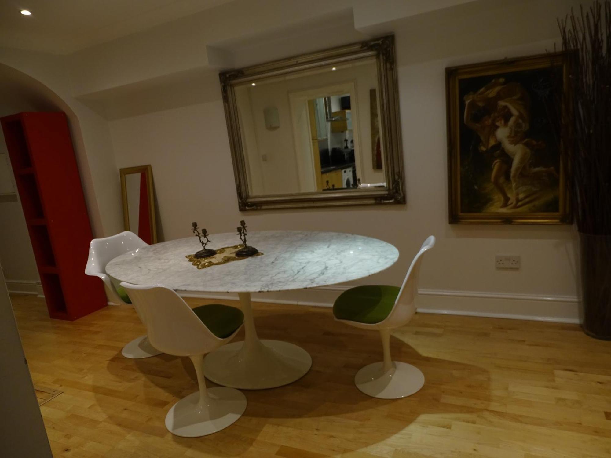 Large En-suite Hyde Park Homestay