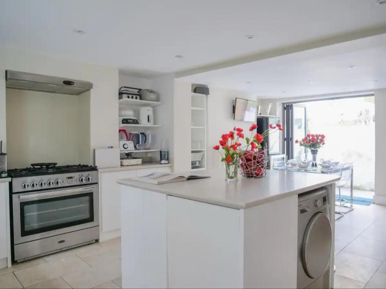 Entire 3 Bed Town House, Chelsea, Apartment