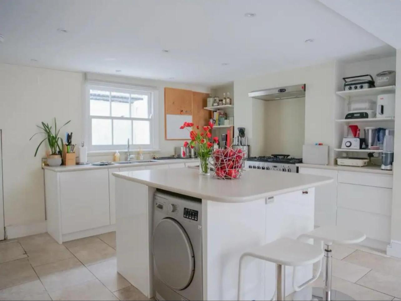 Entire 3 Bed Town House, Chelsea, Apartment *