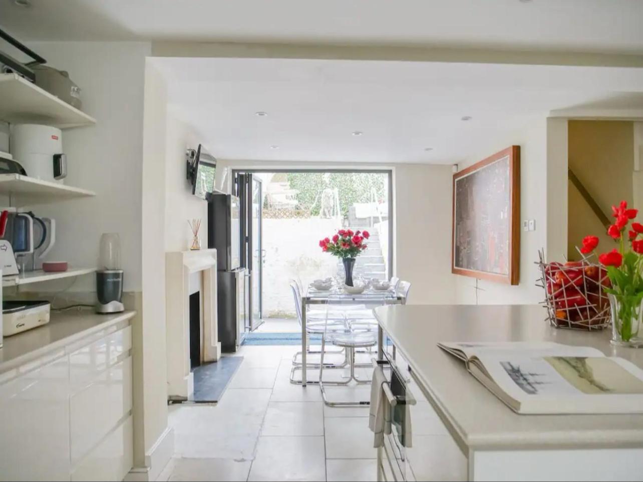 Entire 3 Bed Town House, Chelsea, Apartment *