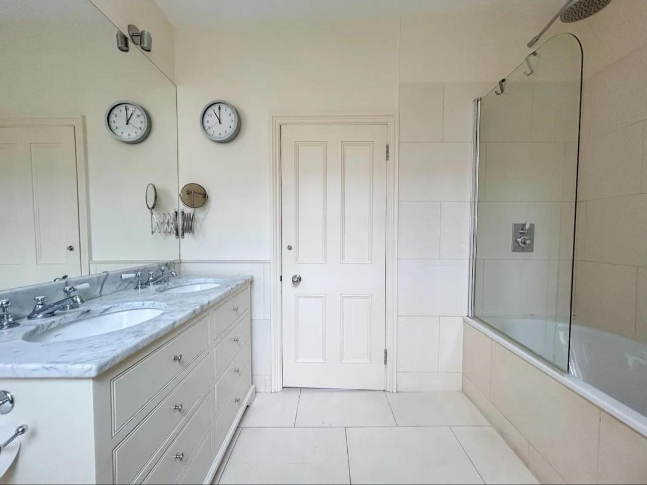 Apartment Entire 3 Bed Town House, Chelsea, London