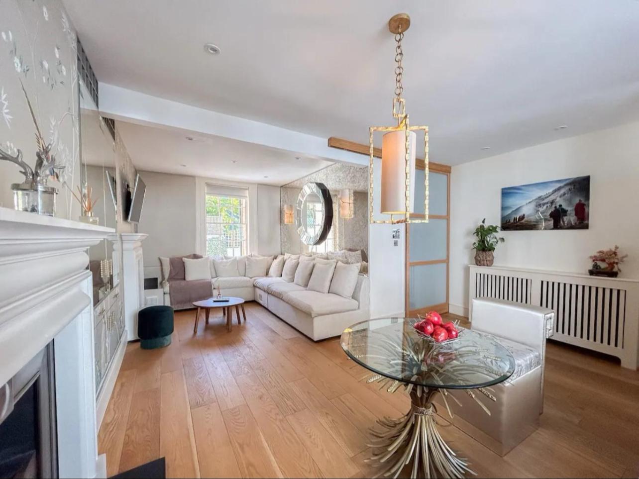 Entire 3 Bed Town House, Chelsea, Apartment *