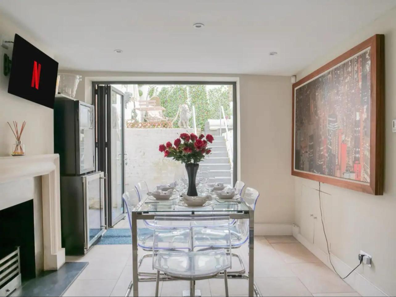 Entire 3 Bed Town House, Chelsea, *