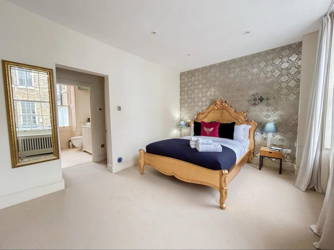 Apartment Entire 3 Bed Town House, Chelsea, *