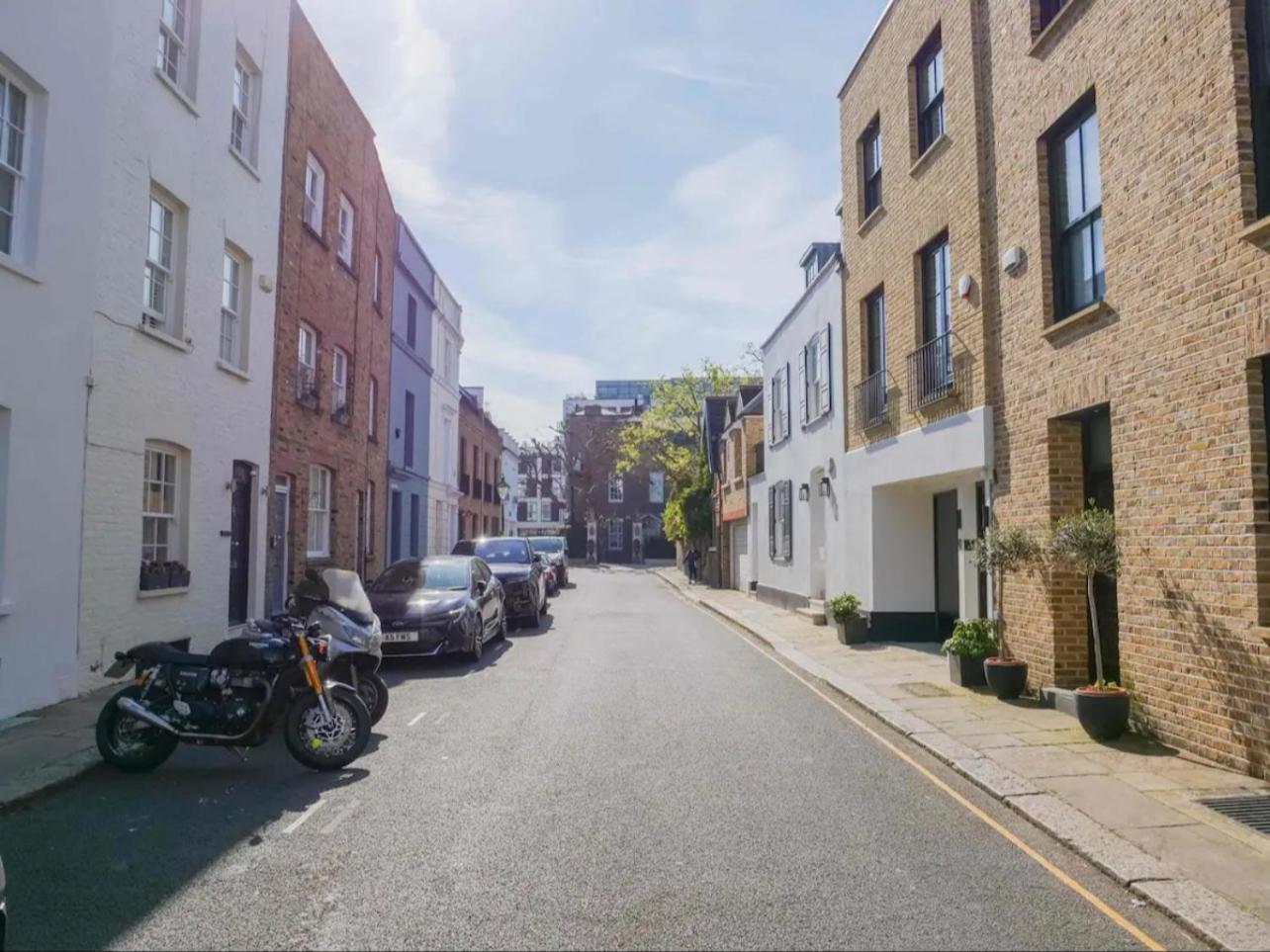 Apartment Entire 3 Bed Town House, Chelsea, London
