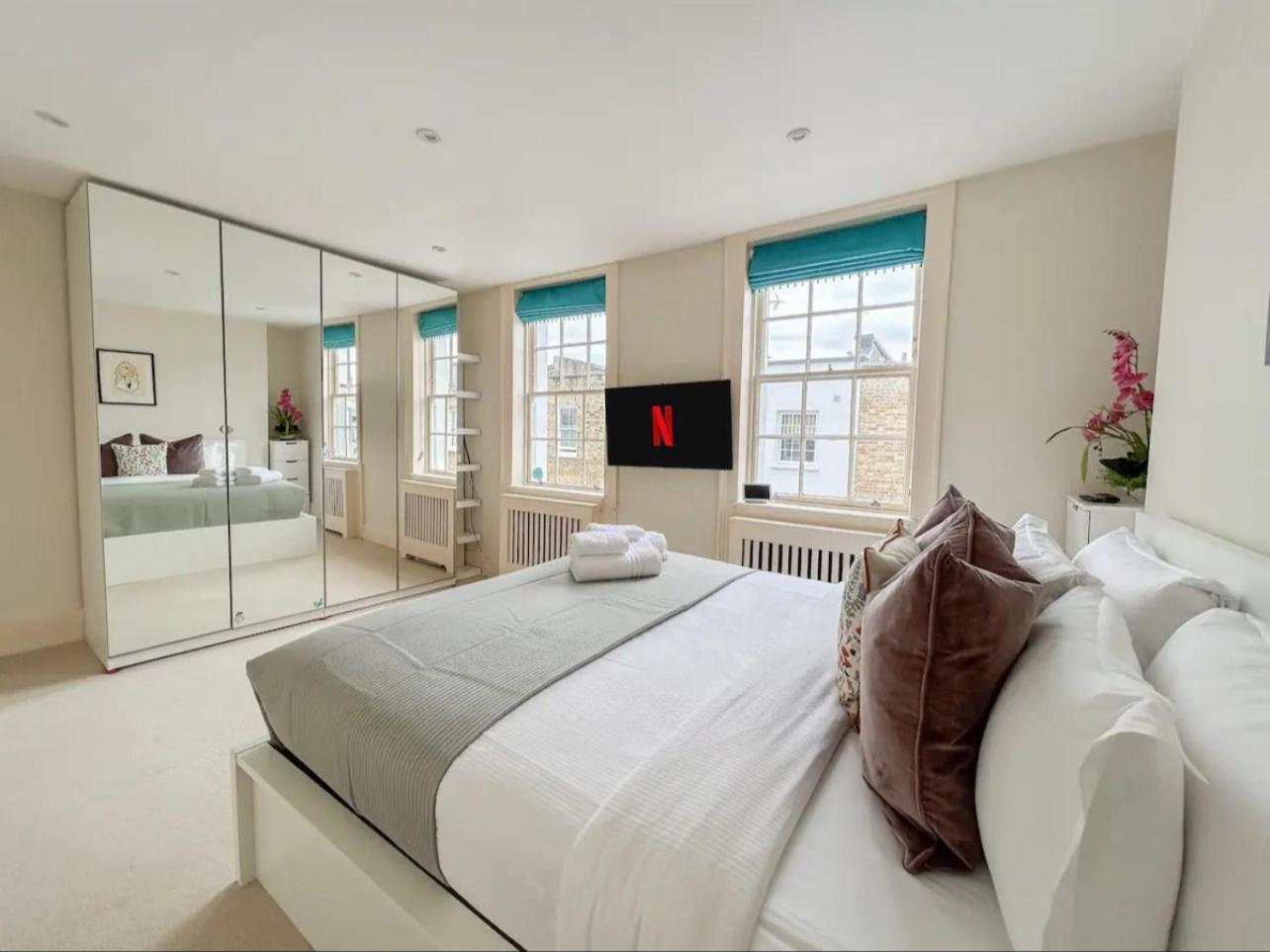 Entire 3 Bed Town House, Chelsea, Apartment