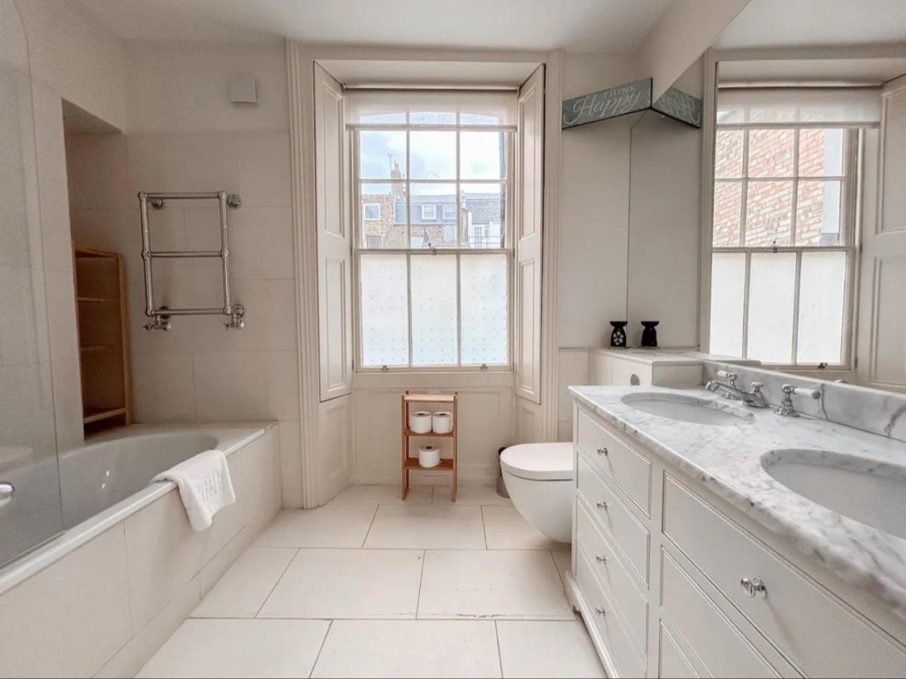 Entire 3 Bed Town House, Chelsea, Apartment *