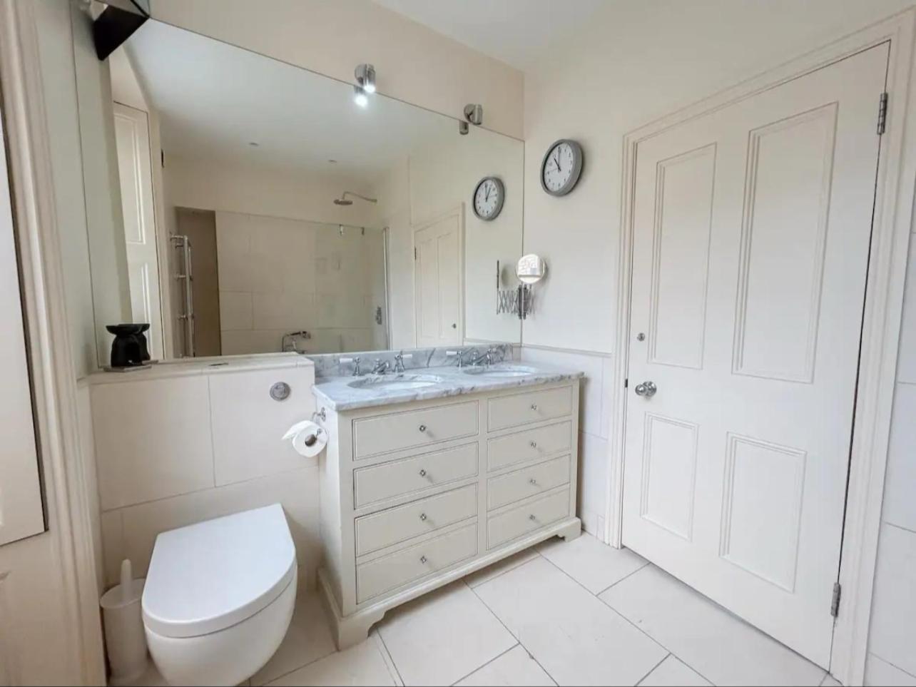 Entire 3 Bed Town House, Chelsea, *