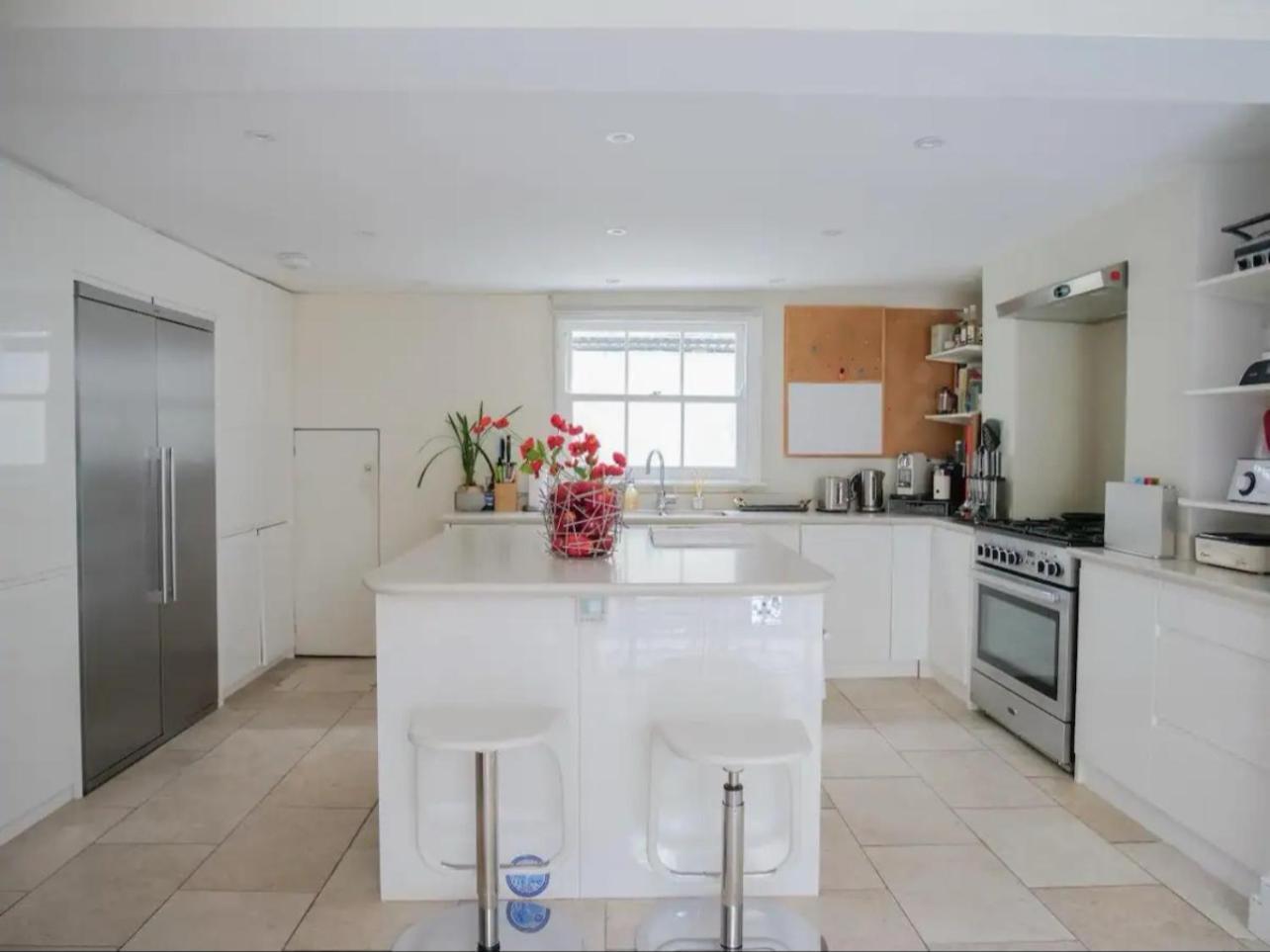 Entire 3 Bed Town House, Chelsea, London