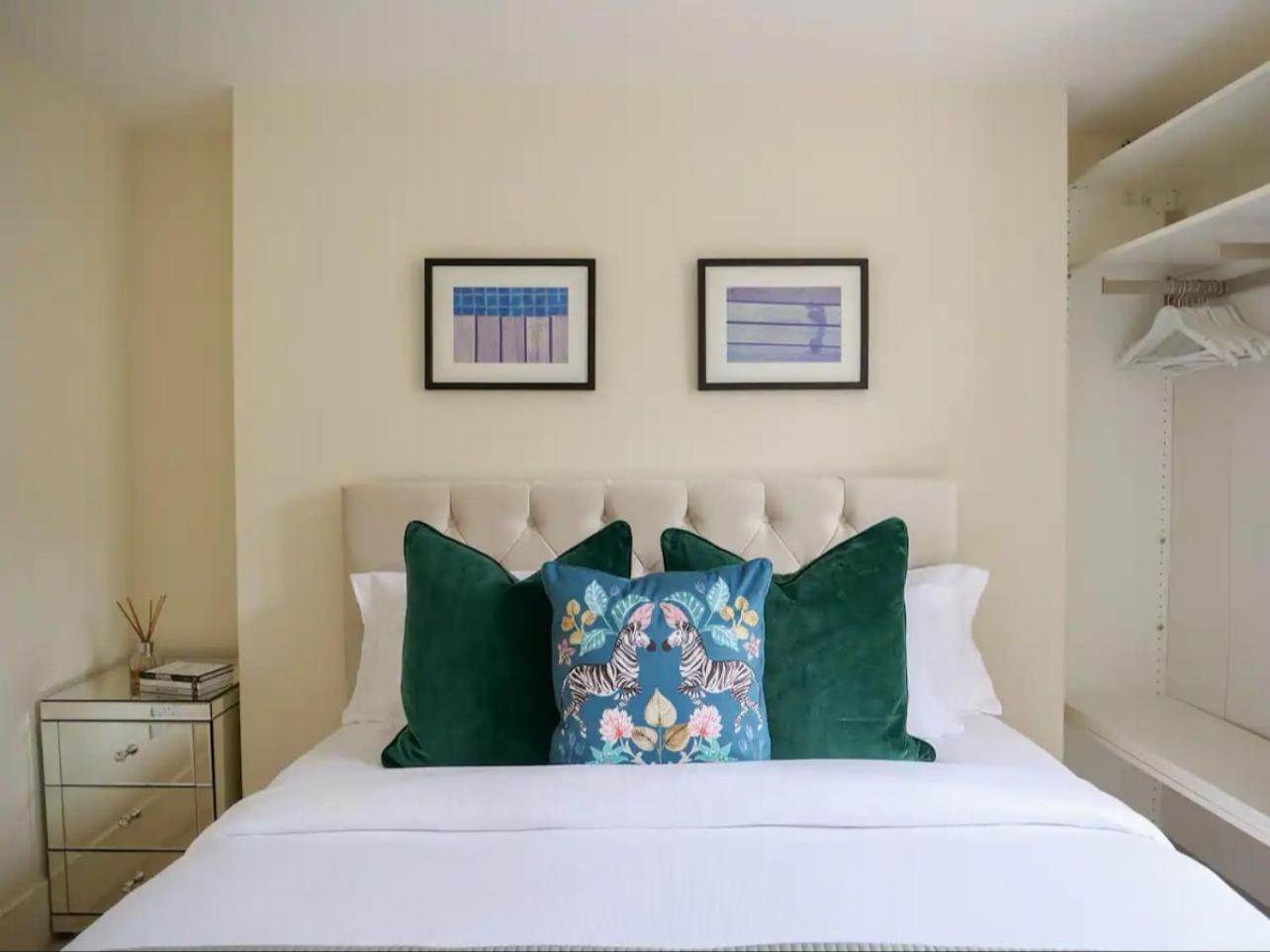 Entire 3 Bed Town House, Chelsea, London