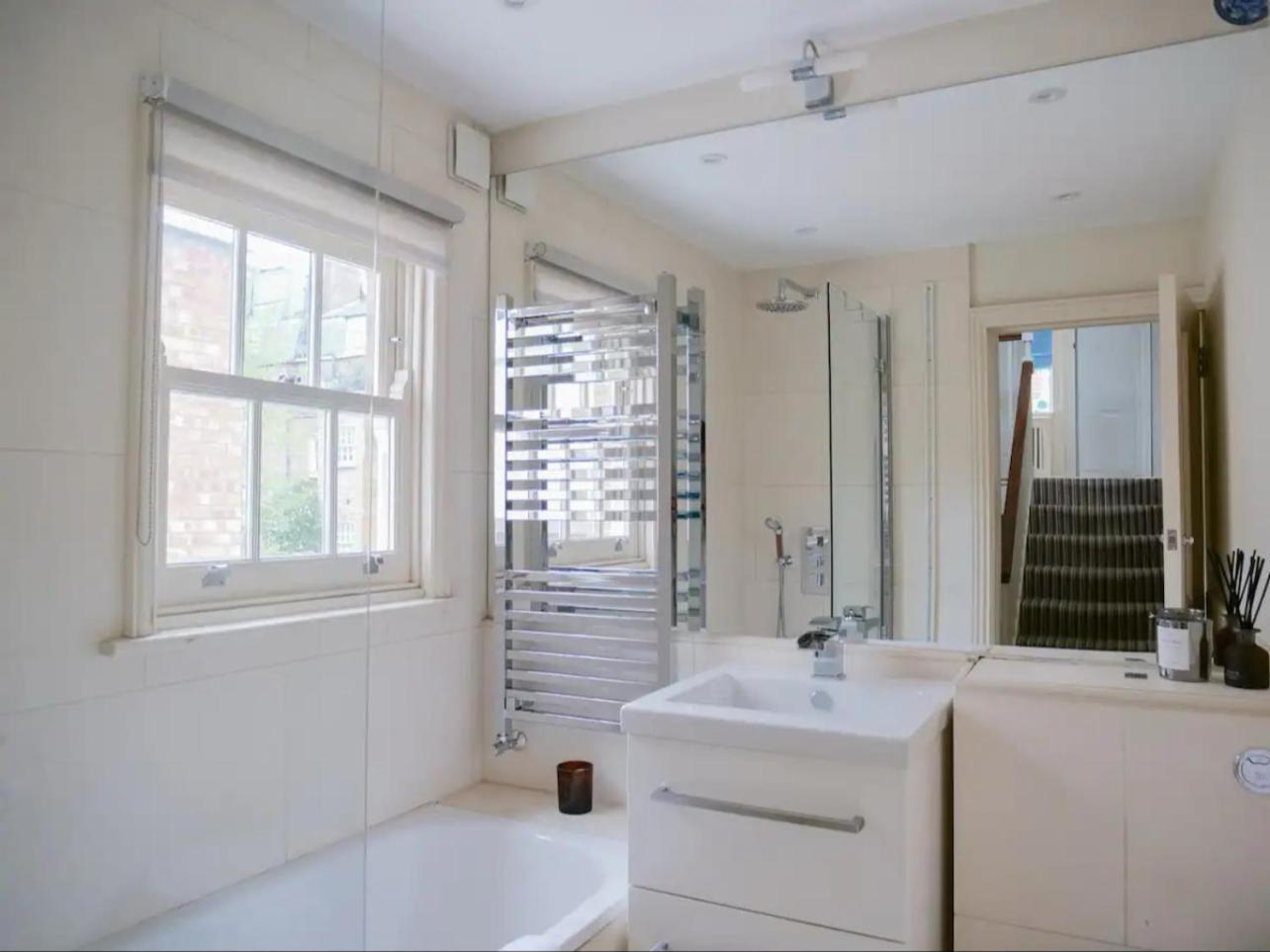Entire 3 Bed Town House, Chelsea, Apartment *