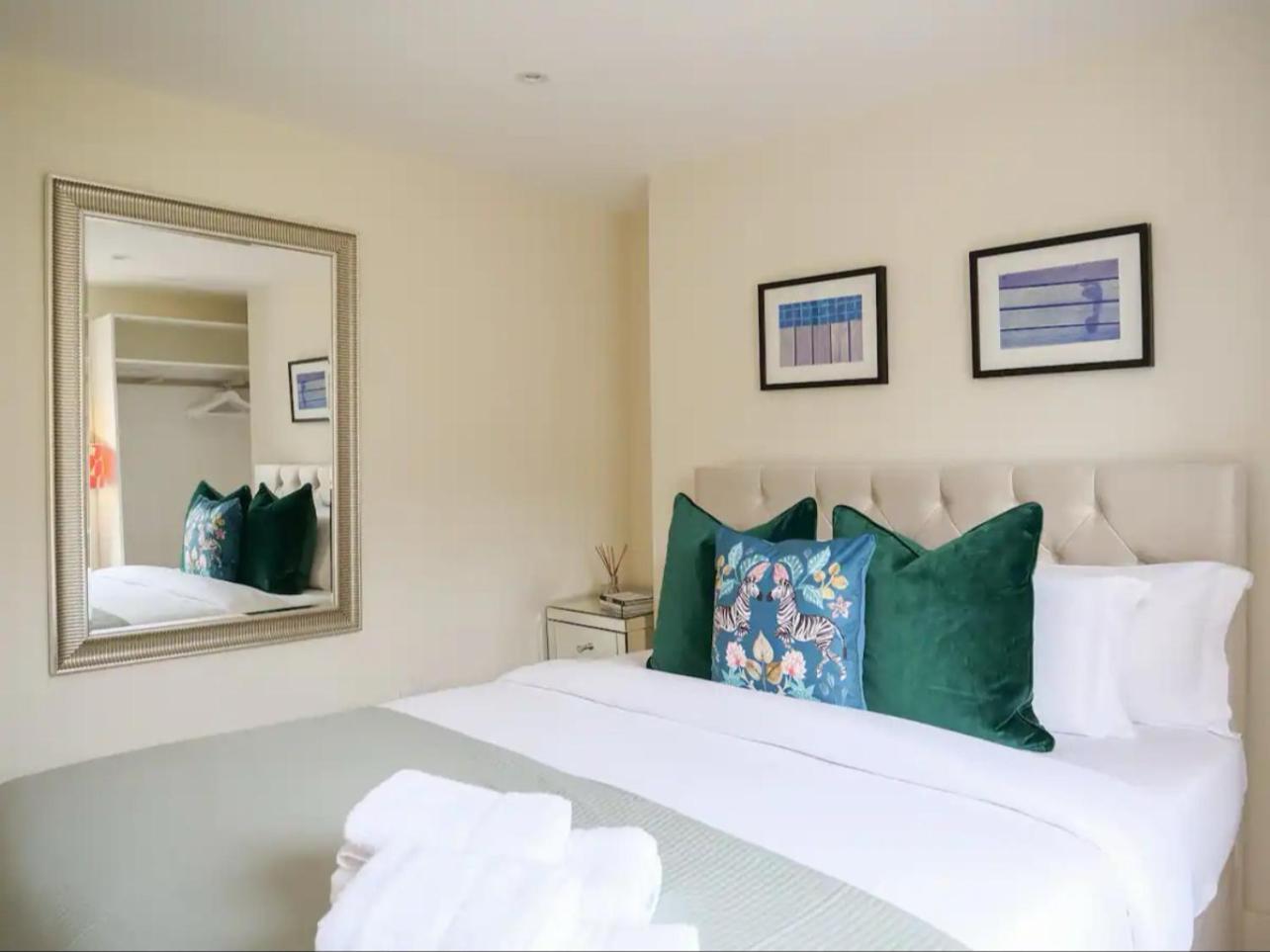 Apartment Entire 3 Bed Town House, Chelsea, London