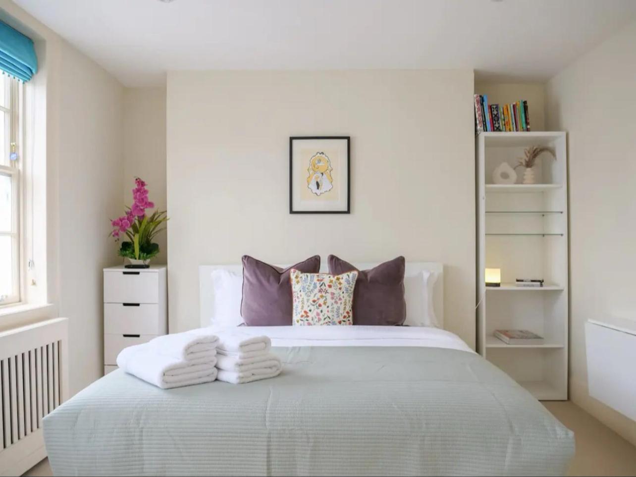 Apartment Entire 3 Bed Town House, Chelsea, *