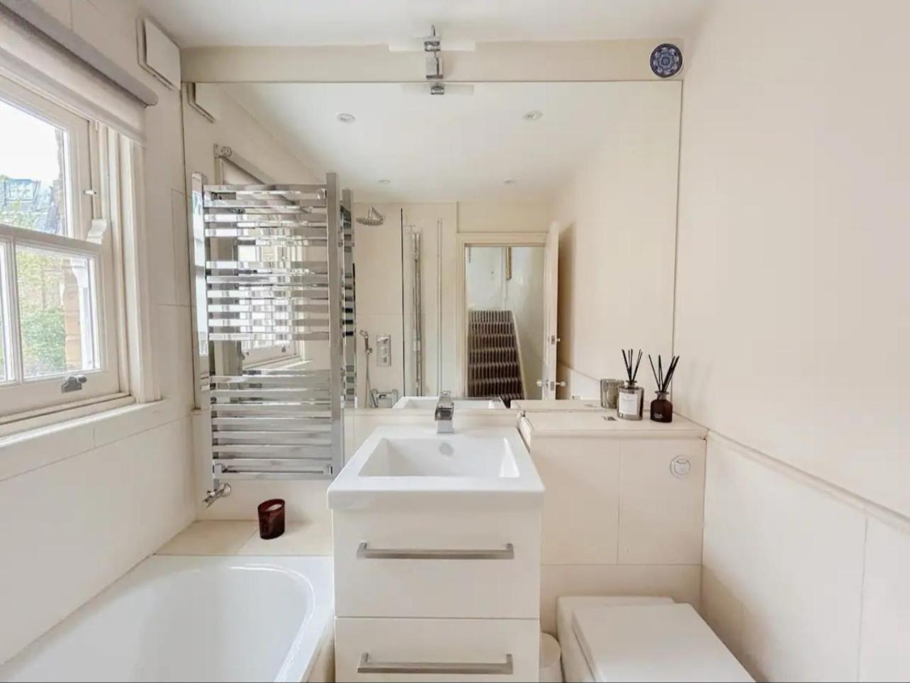 Apartment Entire 3 Bed Town House, Chelsea, *