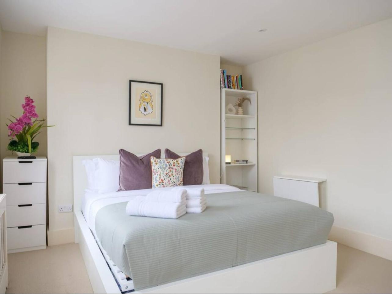 Apartment Entire 3 Bed Town House, Chelsea,
