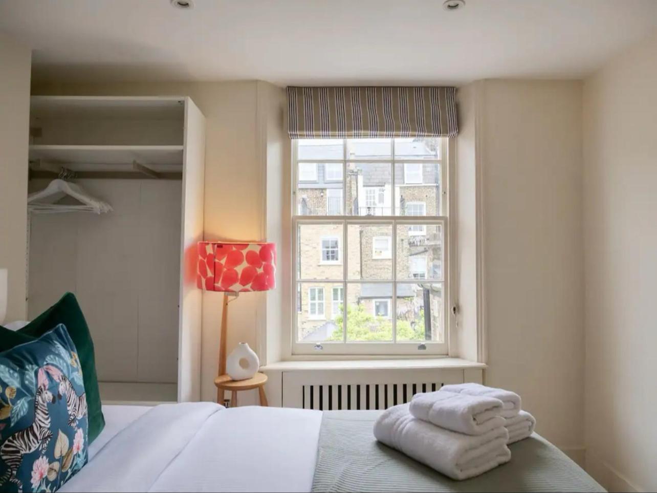 Entire 3 Bed Town House, Chelsea, Apartment