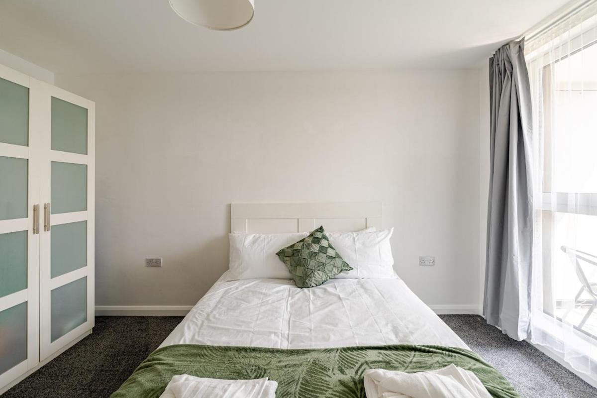 1 Bedroom In Tottenham 20 Mins To & Apartment London