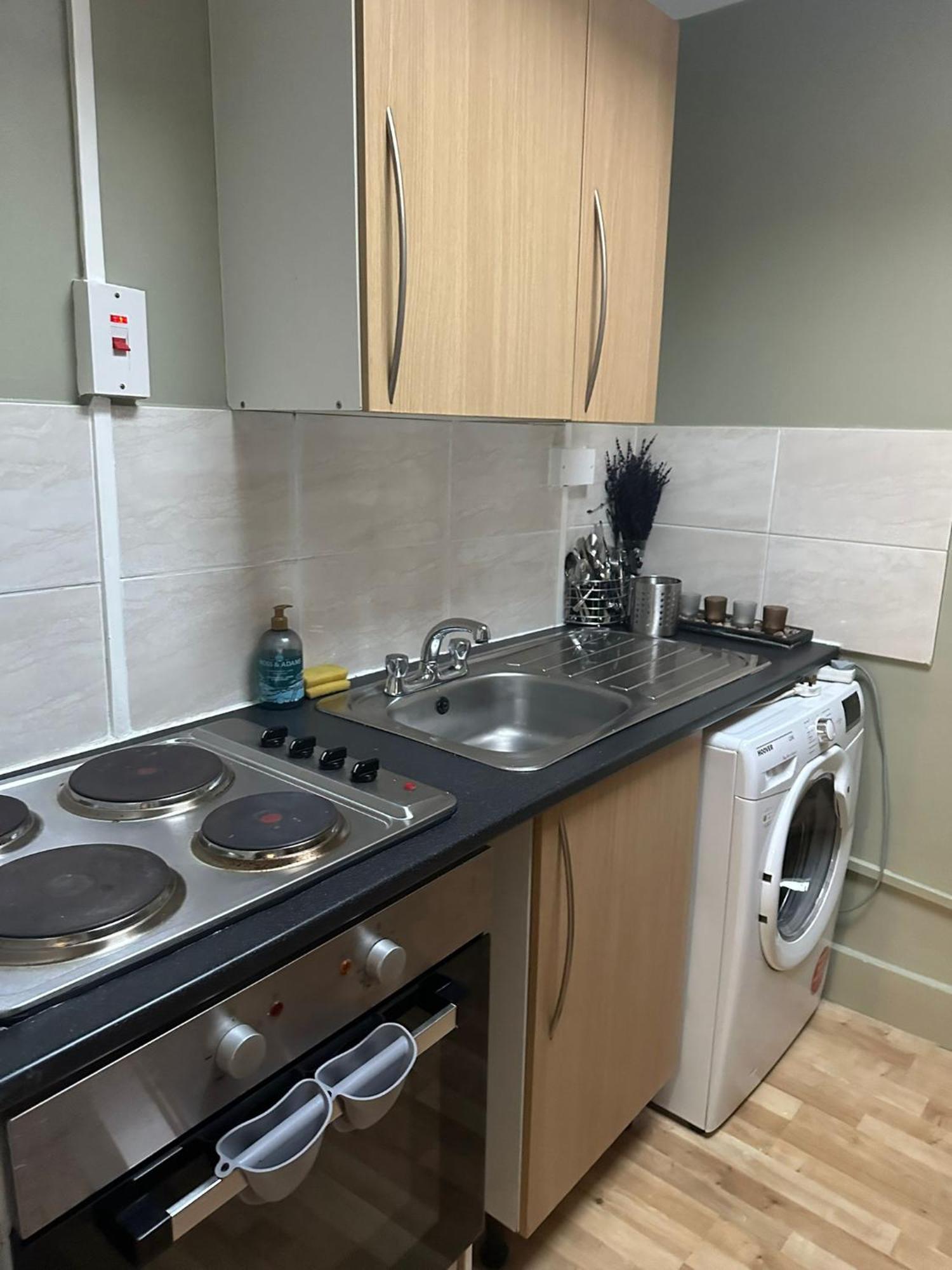 Caledonian 2-br Saver's Flat * London