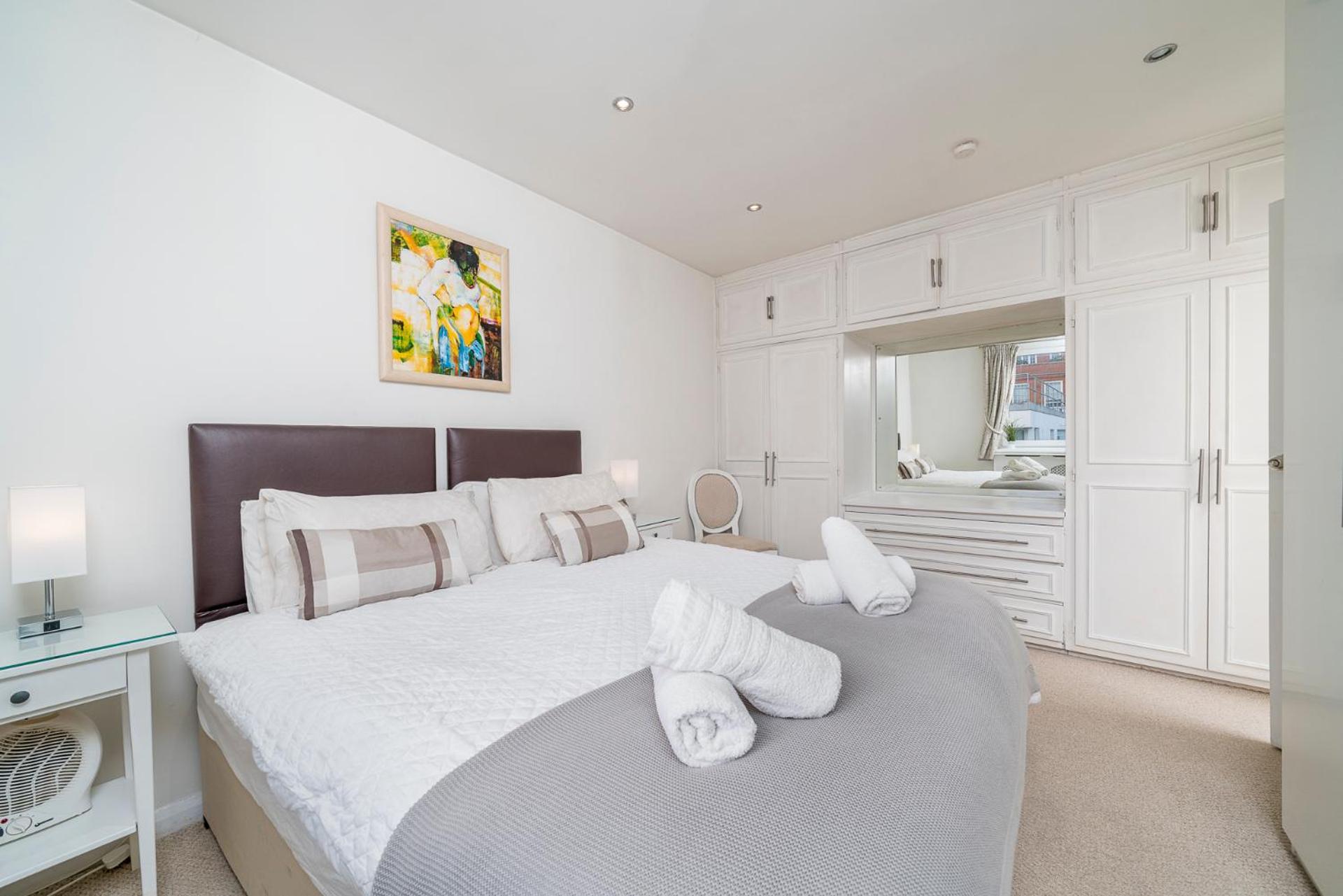 Modern & Elegant Chelsea Apartment, Prime Location, Near Harrods, Knightsbridge & Imperial College