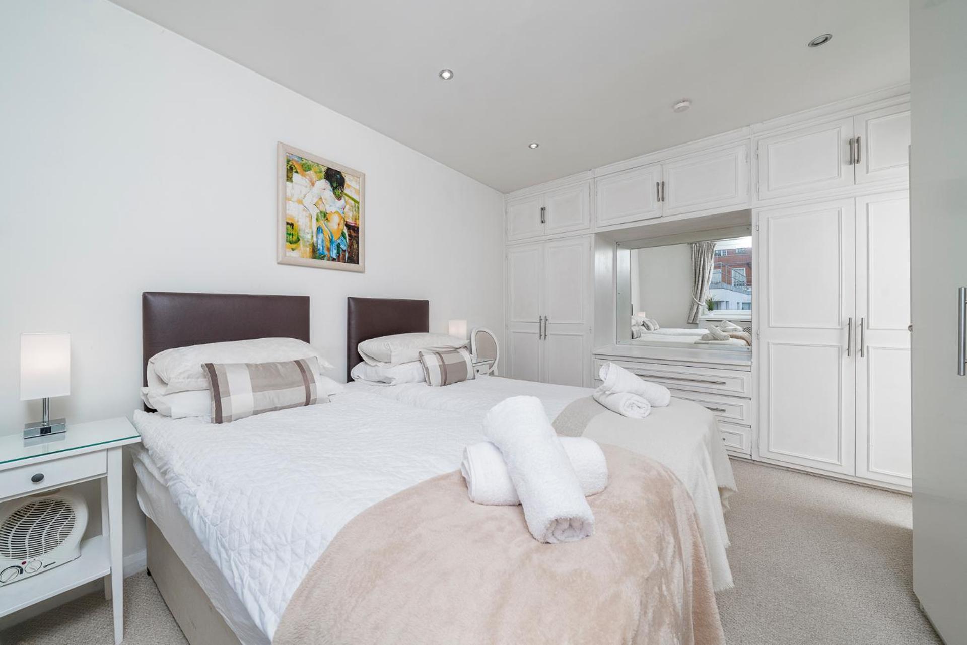 Modern & Elegant Chelsea Apartment, Prime Location, Near Harrods, Knightsbridge & Imperial College London