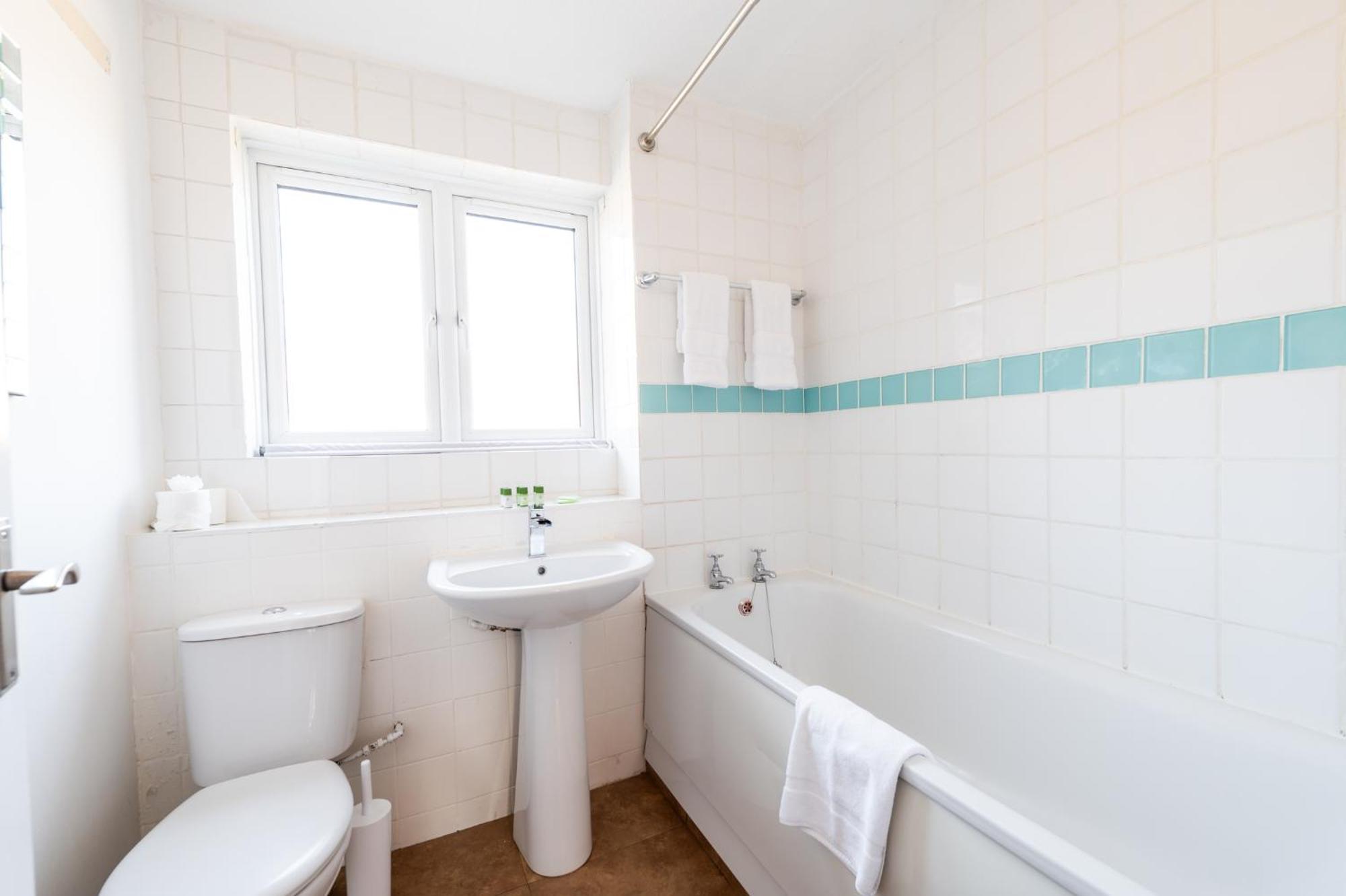 Apartment Capital Modern Two Bedroom In Wimbledon *