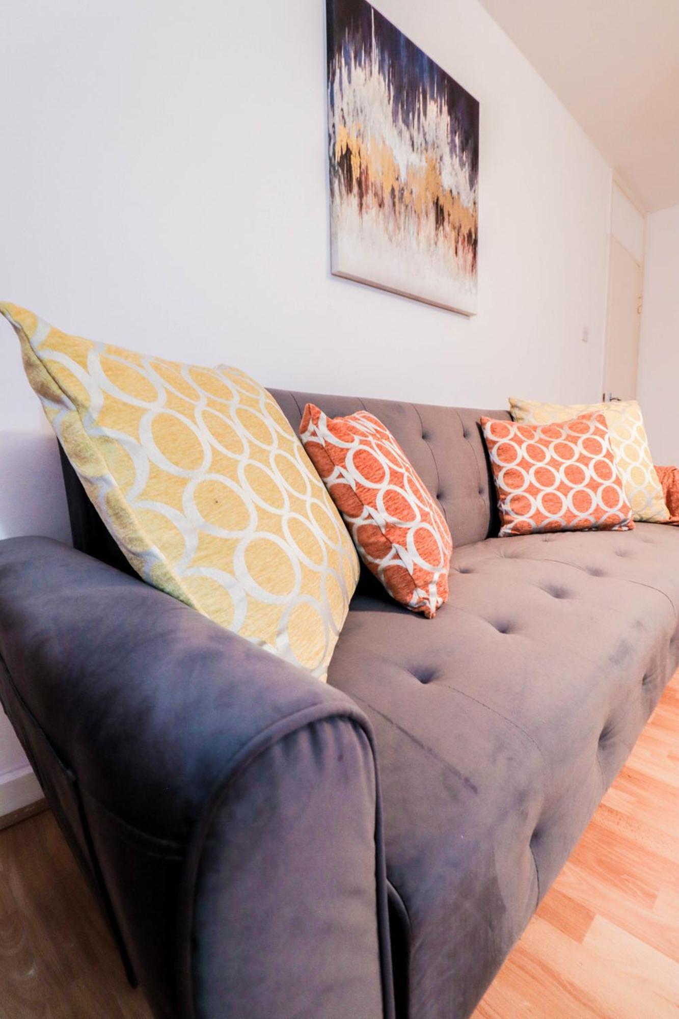 Well-Presented 3-Bedroom Flat! Great Location! Apartment London