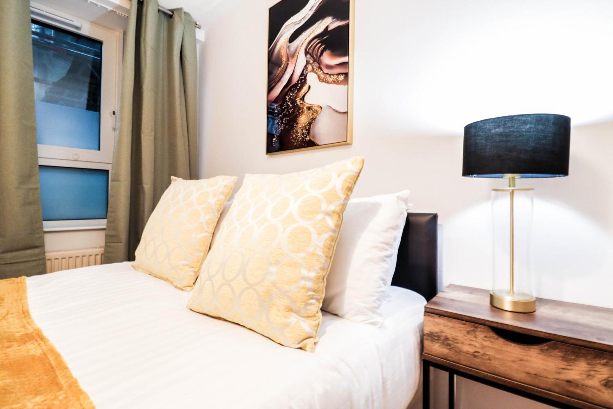 Well-Presented 3-Bedroom Flat! Great Location! Apartment London