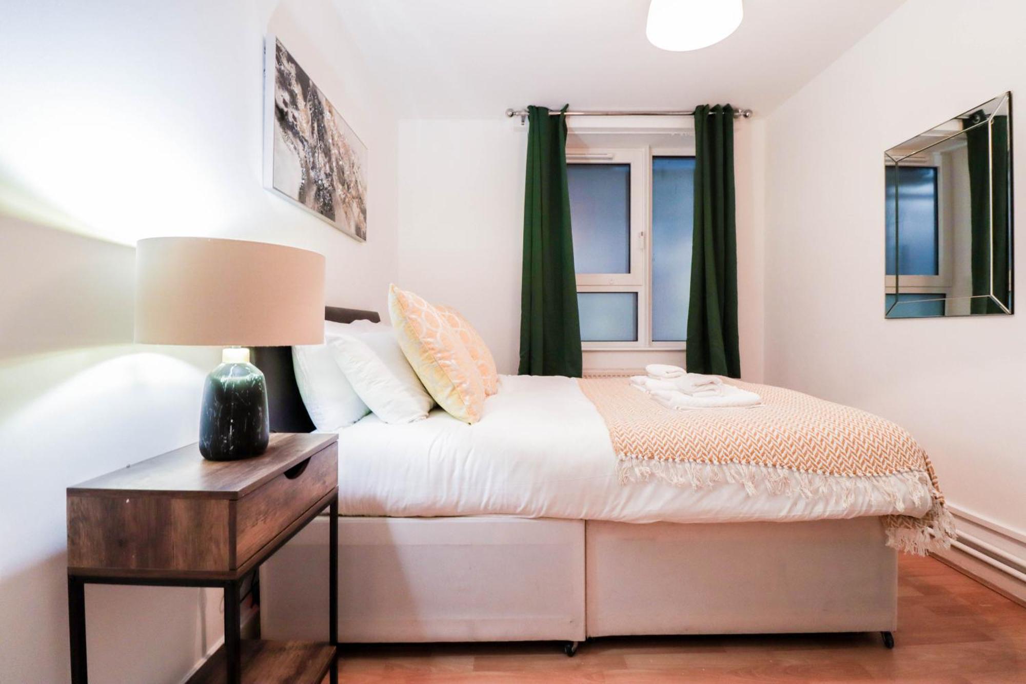 Apartment Well-Presented 3-Bedroom Flat! Great Location! London
