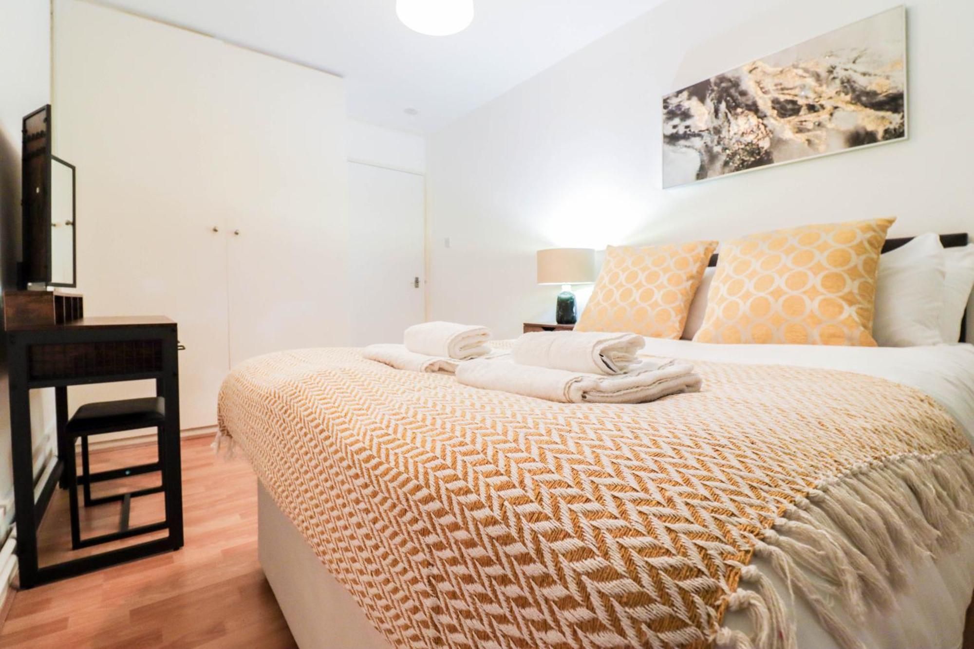 Well-Presented 3-Bedroom Flat! Great Location! London